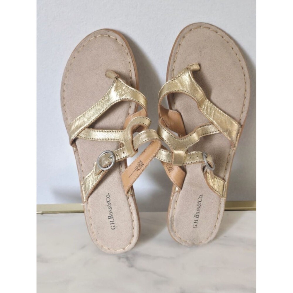 G.H. Bass & Co. Gold Metallic Leather Strappy Thong Sandals Size 6M.